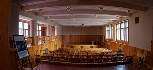 Photo 4: Interior