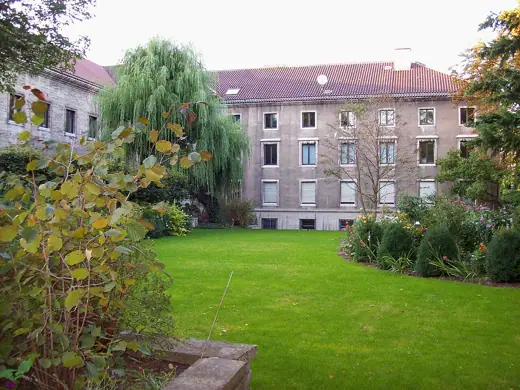 Photo 4: Interior