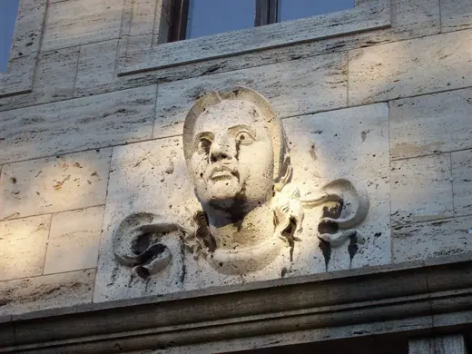 Photo 5: Detail