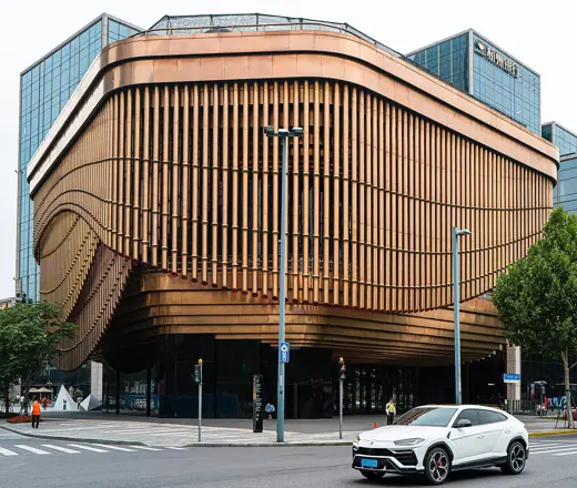 Photo 1: Exterior