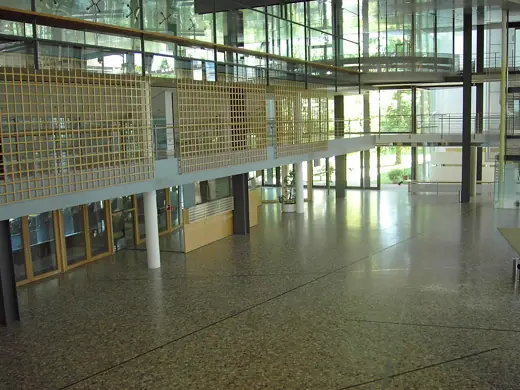 Photo 6: Interior · Foyer of the new Bundestag building in Bonn