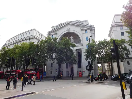 Photo 2: Exterior