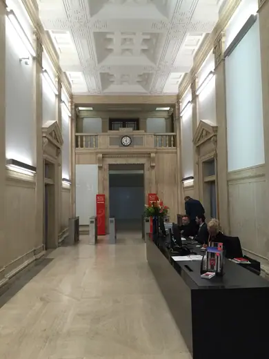 Photo 5: Interior