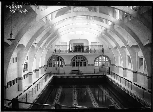 Photo 4: Interior