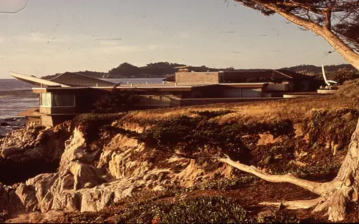 Photo 3: Exterior