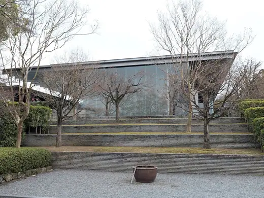 Photo 2: Exterior