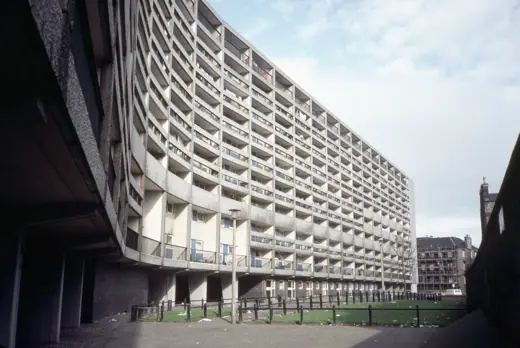 Photo 2: Exterior