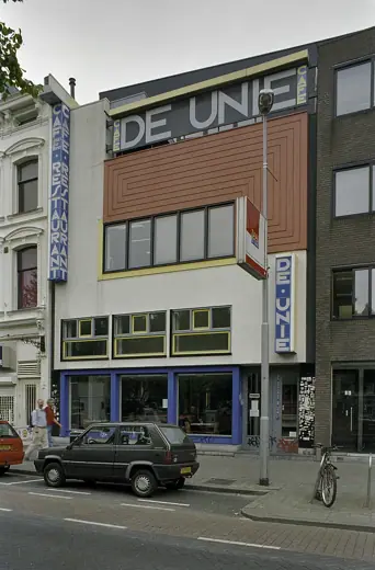 Photo 3: Exterior