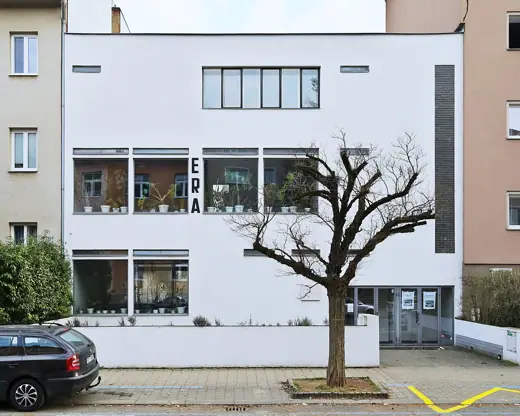 Photo 1: Exterior