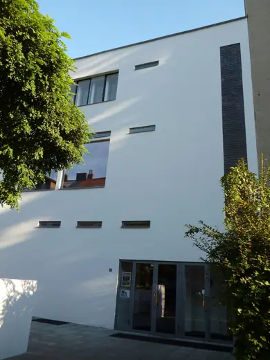 Photo 2: Exterior