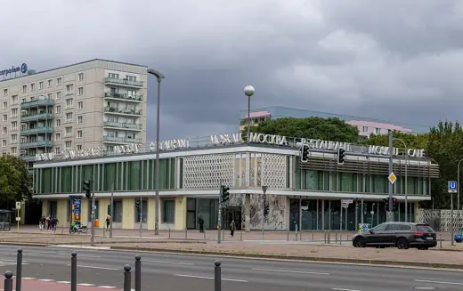 Photo 2: Exterior · Cafe Moskau Karl-Marx-Allee Berlin