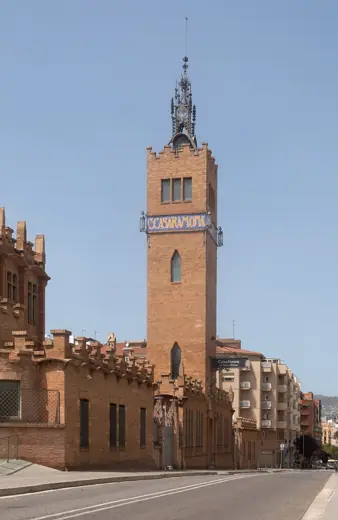 Photo 4: Exterior · Barcelona Sants-Montjuïc, east tower of CaixaForum