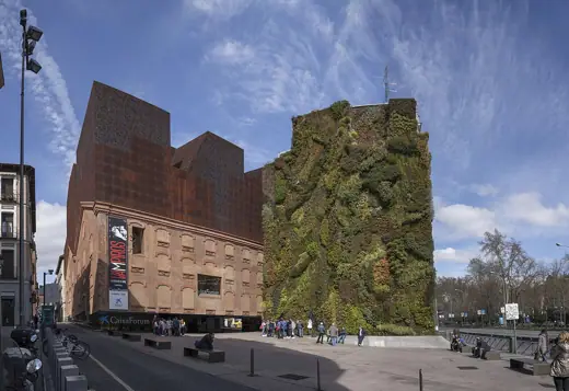 Photo 3: Exterior