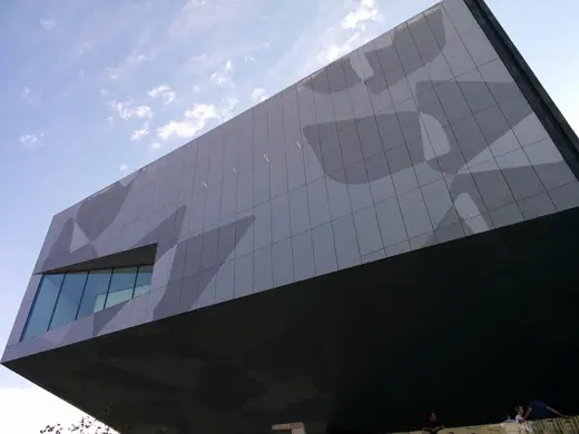 Photo 2: Exterior · Edificio CaixaForum en la avenida José Anselmo Clavé de Zaragoza