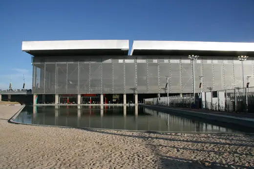 Photo 1: Exterior