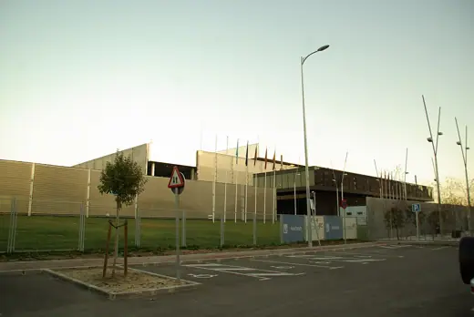 Photo 4: Exterior