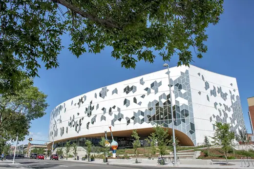 Photo 2: Exterior