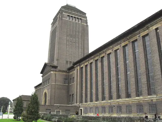 Photo 2: Exterior