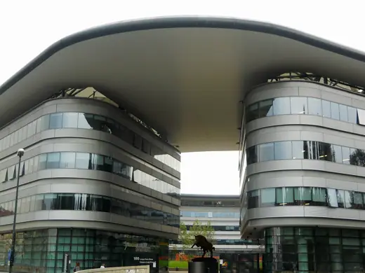 Photo 1: Exterior