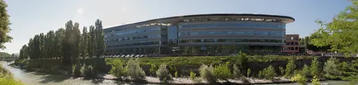 Photo 3: Exterior
