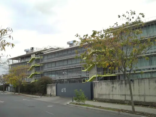 Photo 2: Exterior