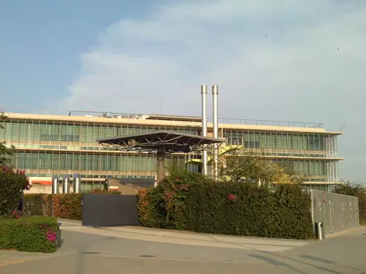 Photo 3: Exterior