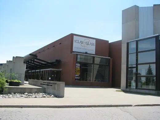 Photo 1: Exterior