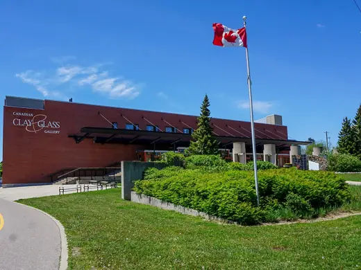 Photo 2: Exterior