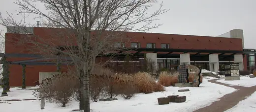 Photo 4: Exterior