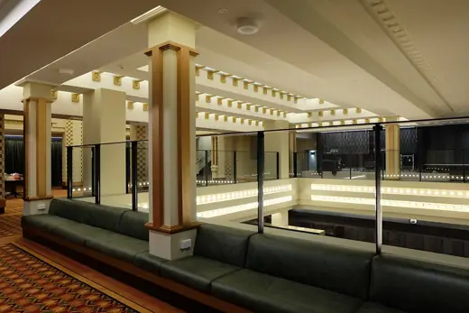 Photo 4: Interior