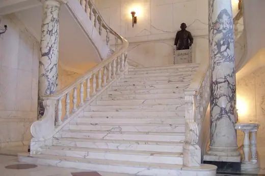 Photo 6: Interior · Second floor landing of Capitol of Puerto Rico