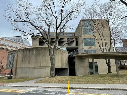Photo 4: Exterior
