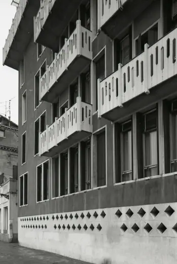 Photo 4: Exterior · Servizio fotografico : Venezia, 1982 / Paolo Monti