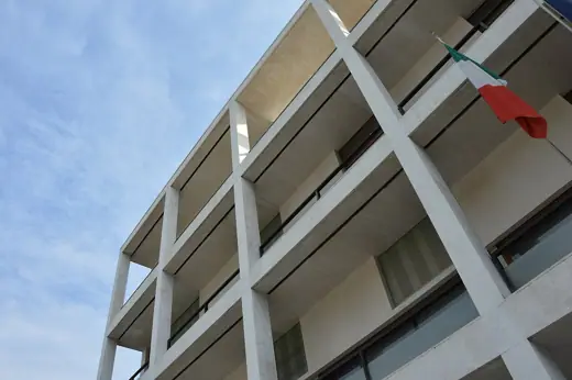Photo 3: Exterior