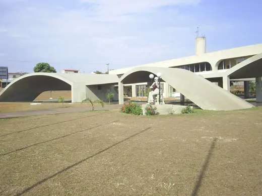 Photo 1: Exterior