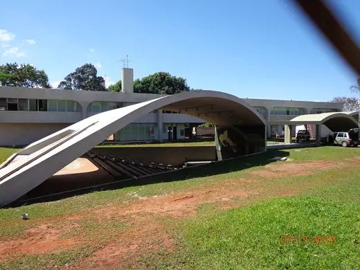 Photo 2: Exterior
