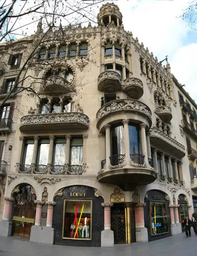 Photo 2: Exterior