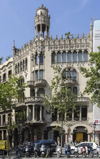 Photo 3: Exterior