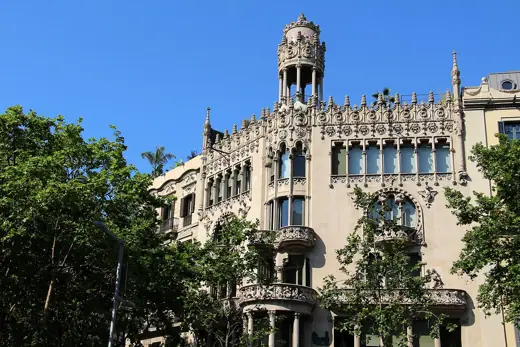 Photo 4: Exterior