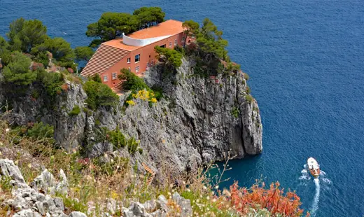 Photo 4: Exterior · Capo Massulo, Capri, Napoli, Italia Villa built on a cliff for the writer Curzio Malaparte