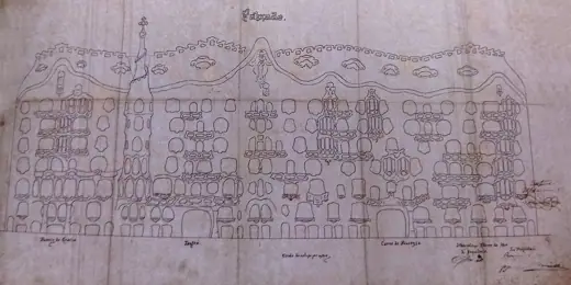 Photo 8: Elevation · Alzado de la Casa Milà (1906)