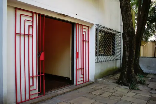 Photo 4: Exterior · Casa Modernista da Rua Santa Cruz