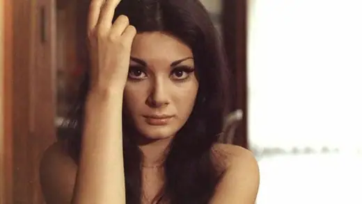 Photo 2: Exterior · Edwige Fenech a Casa Papanice durante le riprese del film: Lo strano vizio della Signora Wardh (1971)