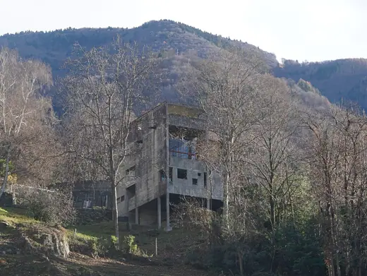 Photo 2: Elevation