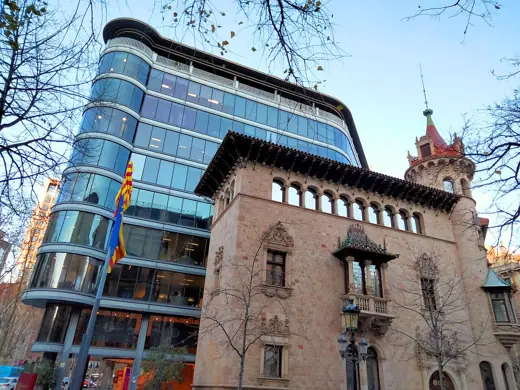 Photo 2: Exterior