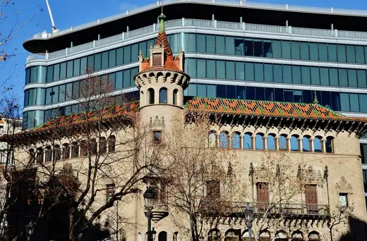 Photo 1: Exterior