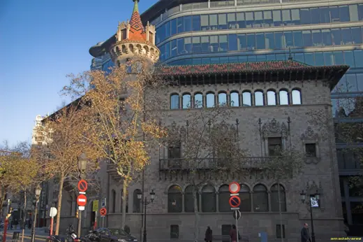 Photo 3: Exterior