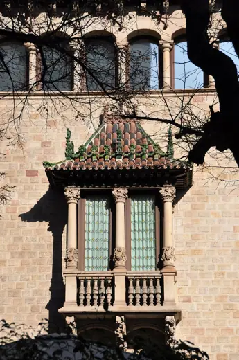 Photo 4: Exterior