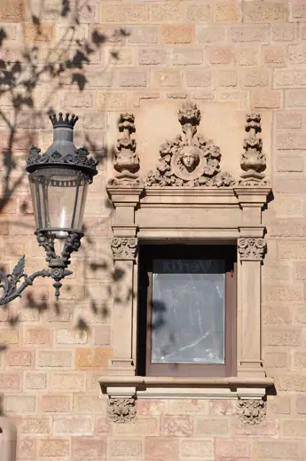 Photo 5: Detail
