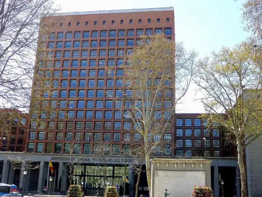 Photo 2: Exterior · Madrid - Casa Sindical (Ministerio de Sanidad, Política Social e Igualdad)